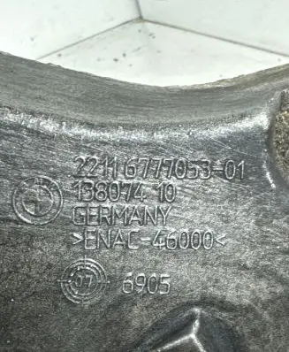 BMW 5 E60 E61 Engine mounting bracket 6777053 13807410 ENAC46000