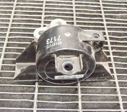 Engine mount bracket