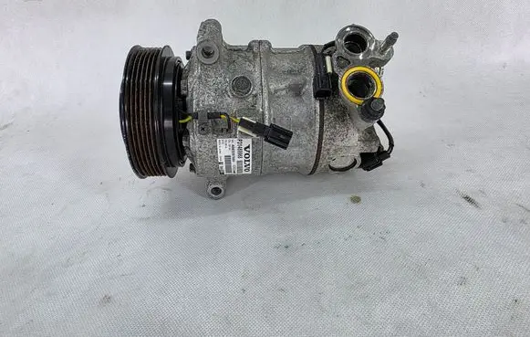 Volvo S60 Air conditioning (A/C) compressor (pump) 31469968