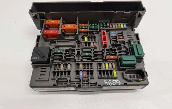 BMW 3 E90 E91 Fuse module 9119446