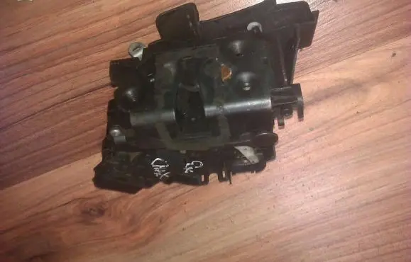 Ford Focus C-MAX Front door lock 24000000013