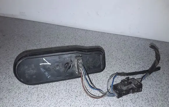 BMW 5 E39 Tail light bulb cover holder 2496339