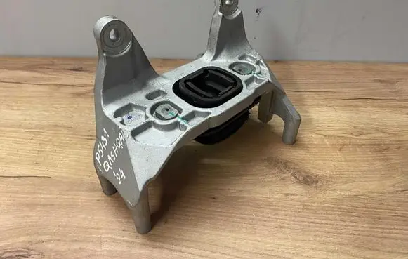 Nissan Qashqai J12 Engine mounting bracket 112546UB5A