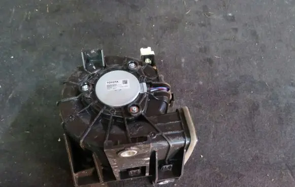 Toyota Yaris Hybrid/electric vehicle battery fan G923052040