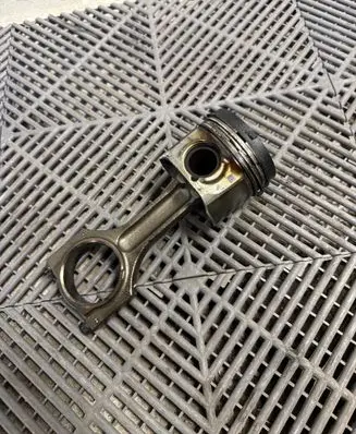 BMW X5 F15 Piston with connecting rod 