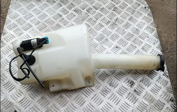 Cadillac DeVille Windshield washer fluid reservoir/tank 95693187 25693187 24012540