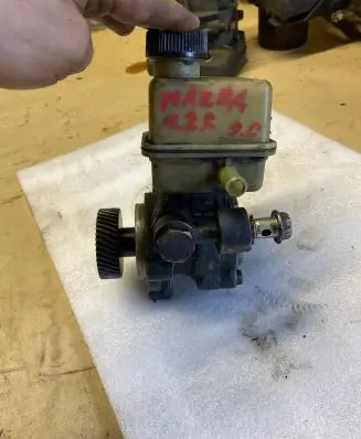 Mazda 626 Power steering pump