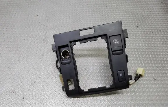 Suzuki Grand Vitara II Gear shifter surround trim plastic 7583065J10