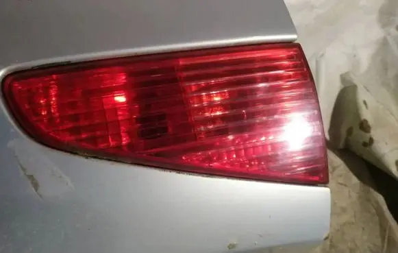 Peugeot 607 Tailgate rear/tail lights