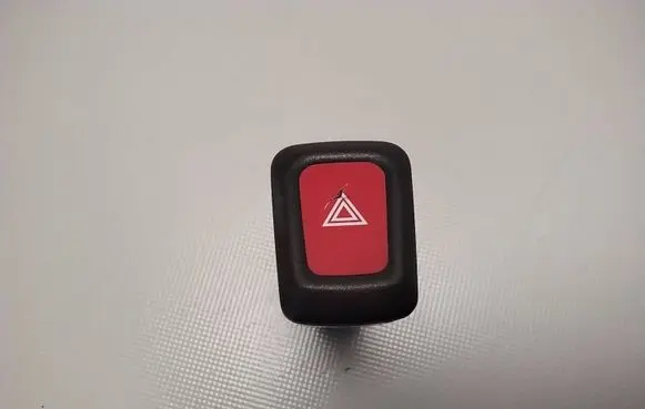 Nissan Primera Hazard light switch 06016