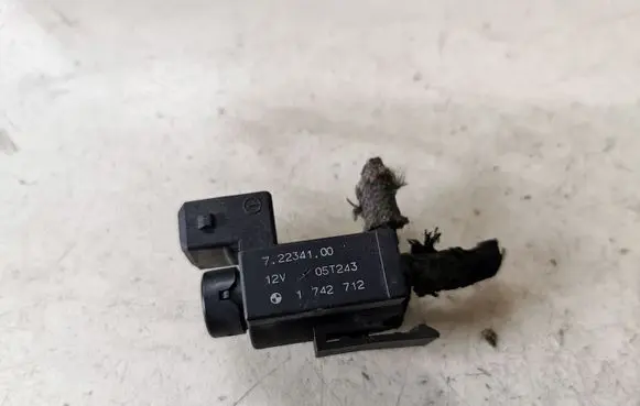 BMW X3 E83 Vacuum valve 72234100 1742712