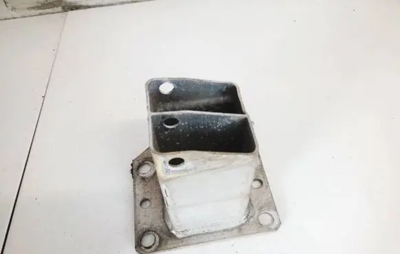 Peugeot 308 Front bumper mounting bracket 17228611