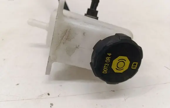 Brake fluid reservoir