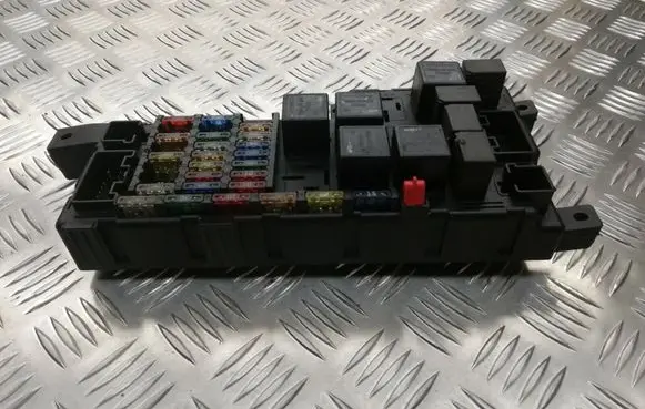 Volvo S60 Fuse module 8678449