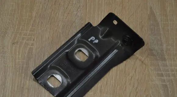 Fender mounting bracket