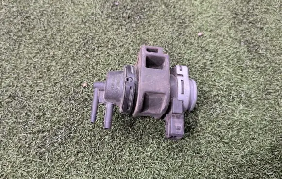 Renault Master III Turbo solenoid valve 8200575400