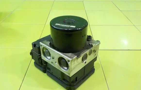 Volkswagen Scirocco ABS Pump 10021206514