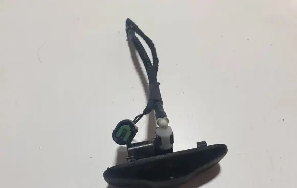 Windshield washer spray nozzle