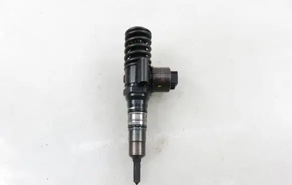 Volkswagen Golf V Fuel injector 0414720404 03G130073G