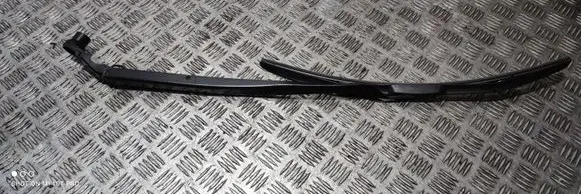 Windshield/front glass wiper blade