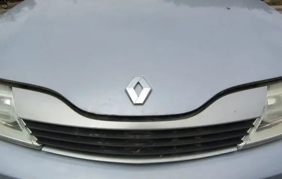 Renault Laguna II Front grill 