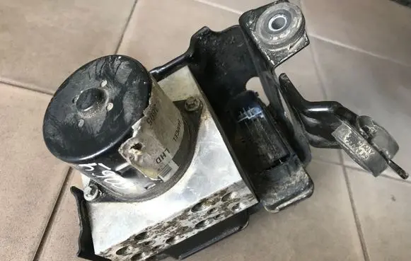 Opel Insignia A ABS Pump 13313805