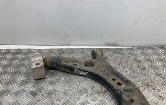 Volkswagen Tiguan Front lower control arm/wishbone debfat09