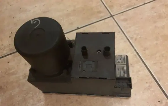 Audi A4 S4 B5 8D Central locking vacuum pump 8L0862257G 240698