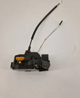 Opel Insignia A Front door lock 