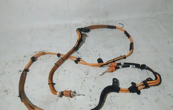 Volkswagen Jetta VI Positive cable (battery) 5C0971015C