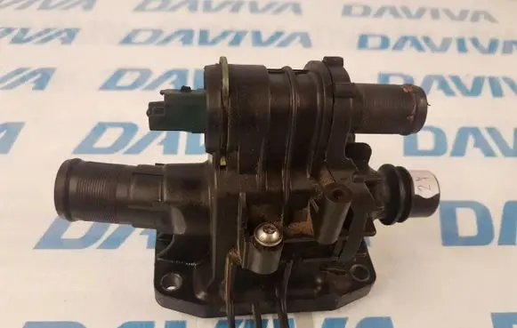 Citroen C4 I Picasso Thermostat/thermostat housing 9647767180