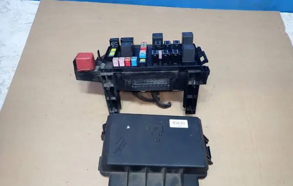 Chrysler 300 - 300C Fuse module 7140J79830