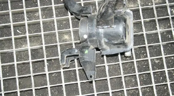 Toyota Auris 150 Engine mount bracket 1230537160