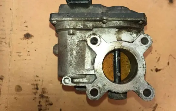 Renault Clio III Throttle valve 8200568712