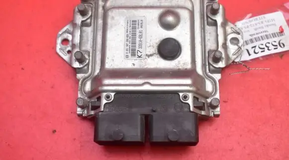 Suzuki Swift II Engine control unit/module ECU 33910-69L01