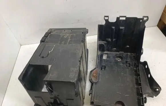 Battery box tray