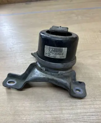 Engine mount bracket