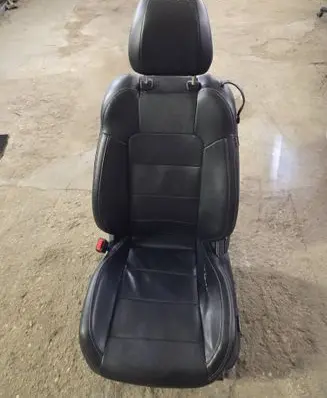 Ford Mustang VI Front driver seat 