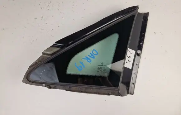 Mercedes-Benz Vito Viano W639 Front triangle window/glass 43R000016