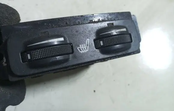 Toyota Avensis T250 Seat heating switch 453417