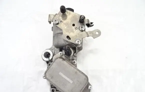 Citroen Berlingo Oil filter mounting bracket 9823532380