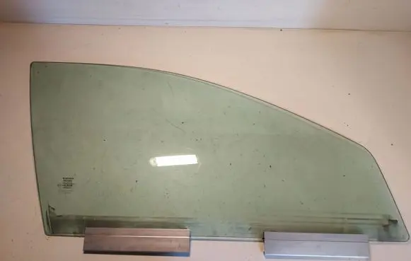 Volvo V70 Front door window glass four-door