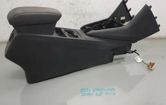 Opel Grandland X Center console