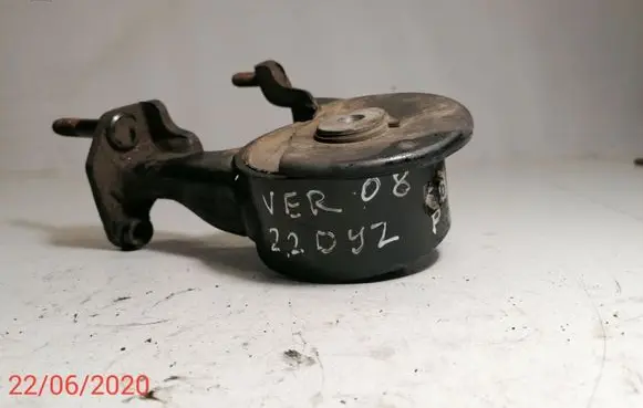 Toyota Corolla Verso AR10 Engine mount bracket