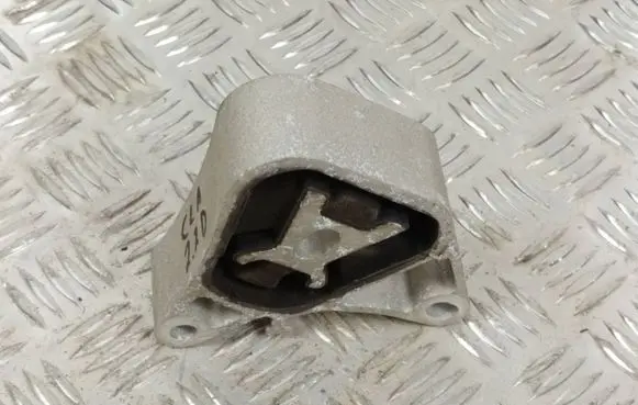 Mercedes-Benz CLA C117 X117 W117 Engine mount bracket
