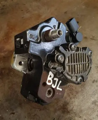 Volkswagen Crafter Fuel injection high pressure pump 059130755N 0445010125