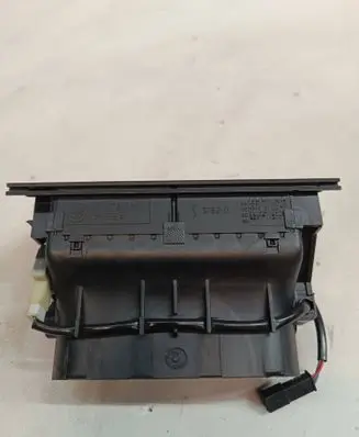 BMW 5 E39 Dash center air vent grill 8376150