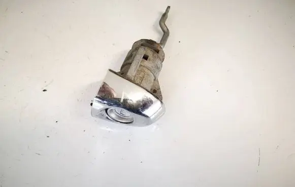 KIA Carens II Front door lock (next to the handle) 
