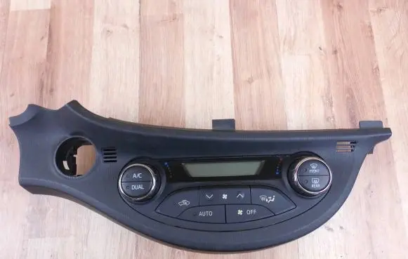 Toyota Yaris Climate control unit 559000D340
