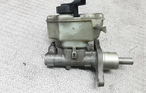 Master brake cylinder